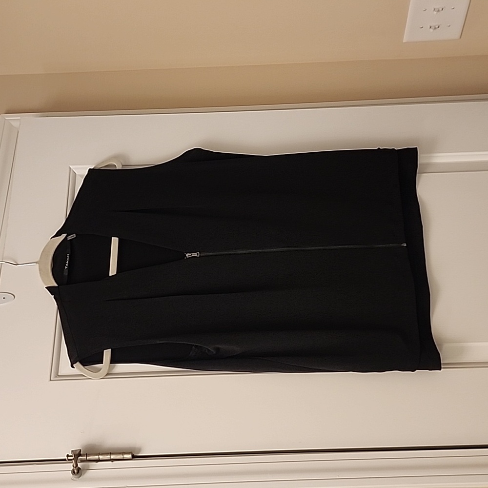 Tahari blouse size